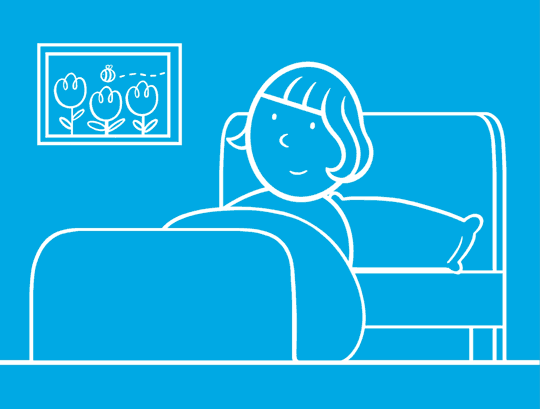 GIF em fundo azul ilustrado a linhas brancas mostra uma pessoa adulta deitada na cama. Primeiro infeliz e desconfortável com uma almofada, depois feliz com duas almofadas.
