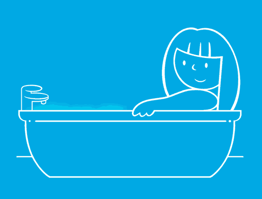 GIF em fundo azul ilustrado a linhas brancas de uma pessoa de cabelo comprido a tomar um banho quente para ajudar a aliviar a congestão nasal.